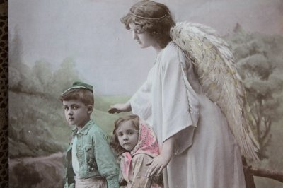 画像4: フランス　アンティークポストカード　子どもに寄り添う天使