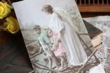 フランス　アンティークポストカード　子どもに寄り添う天使