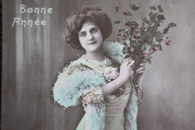 画像4: フランス　アンティークポストカード　水色のショールのマダム