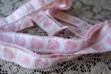 フランスのメルスリー　ピンクの刺繍テープ