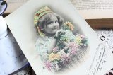 フランス　アンティークポストカード　少女と花かご