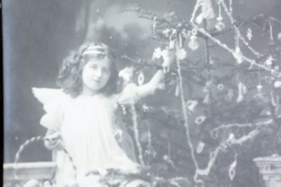 画像2: フランス　アンティークポストカード　ツリーに飾りつけをする天使