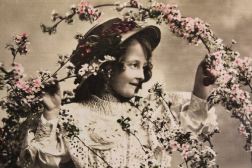 他の写真1: フランス　アンティークポストカード　お花でアーチ
