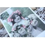 画像: フランス　アンティークポストカード　いっぱいの薔薇を抱えた少女