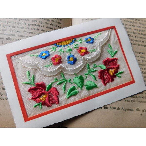 画像1: フランスアンティーク　刺繍のポストカード　赤い花 (1)